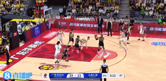 一波反超！贝兹利连得5分&胡明轩借掩护长三分 广东11-0打停上海