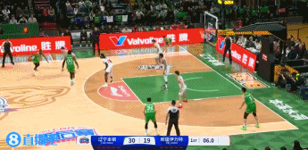 差之毫厘！奥利弗抢到前场板直接补空篮！可惜超时了一点&不算！