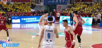 丁佳宁：刘传兴的犯规 导致周琦违体犯规罚则中的球权被取消