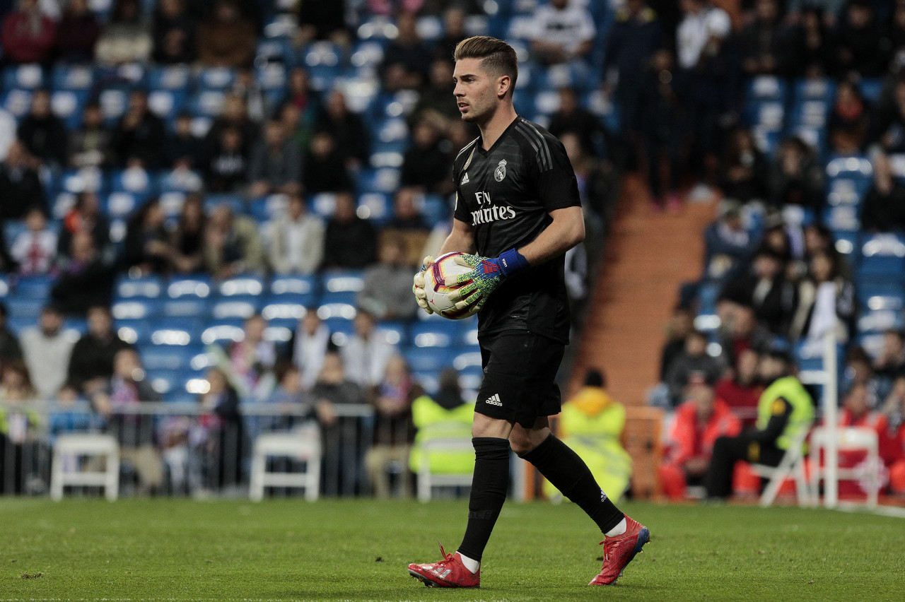 不慎受伤!队报:格拉纳达门将卢卡-齐达内可能右脚脚踝骨折