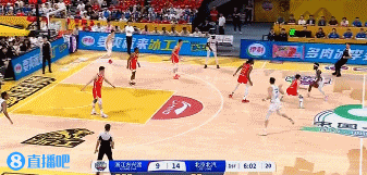 😎继续展示统治力！周琦篮下大帽&冲筐对抗胡金秋得分